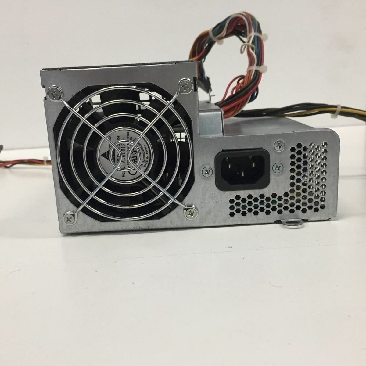 HP Compaq Power Supply (SMPS) P/N: 404796-001-436956-001-437406-001-403778-001-403985-001-0/ 404796-001-240w - Image 2