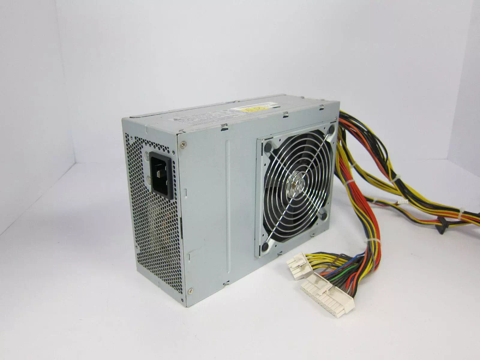 Power Supply (SMPS) for Lenovo ThinkStation D10 Series.